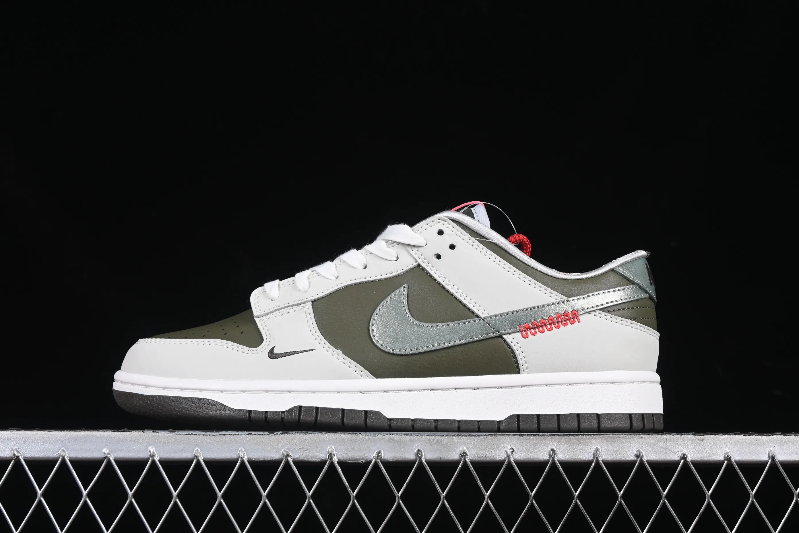 All Categories Nk SB Dunk Series Nk SB Dunk Low Low-top sneakers Nk SB Dunk Low "Year Of Snake" Year of the Snake limited low-top casual sneakers HV5980-231